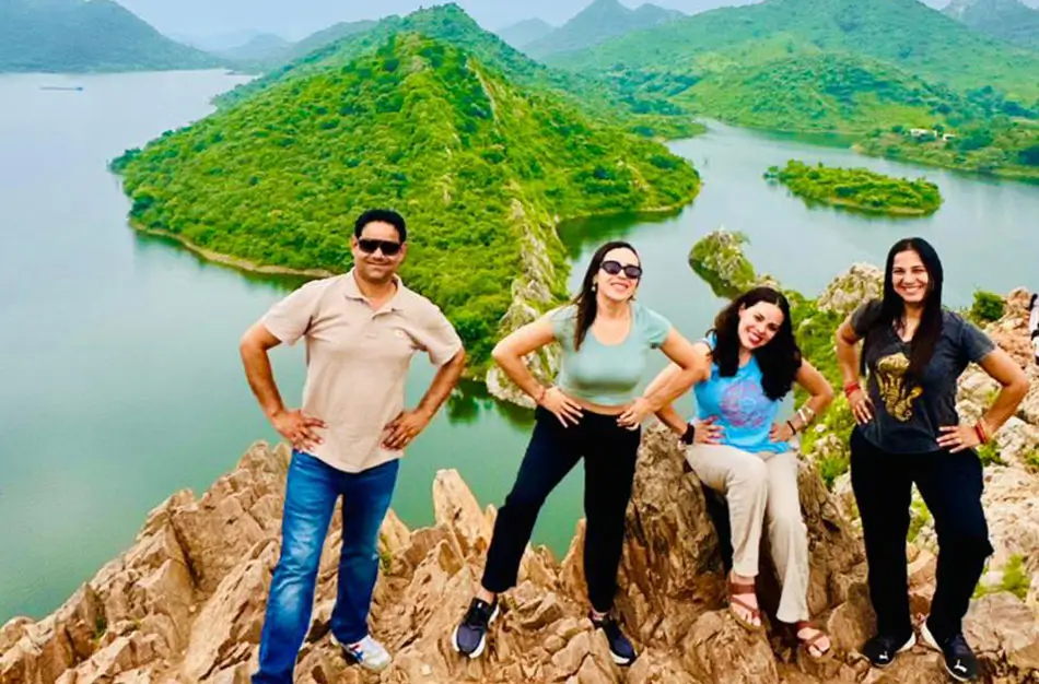 Luxury private tour of India featuring the Taj Mahal, Rajasthan palace hotels, private guides, luxury transportation, and personalized travel experiences.